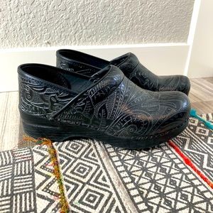 Cute dansko in great condition